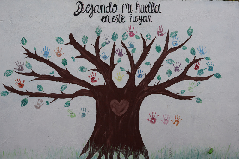 Mural comunitario: Dejando mi huella en este hogar